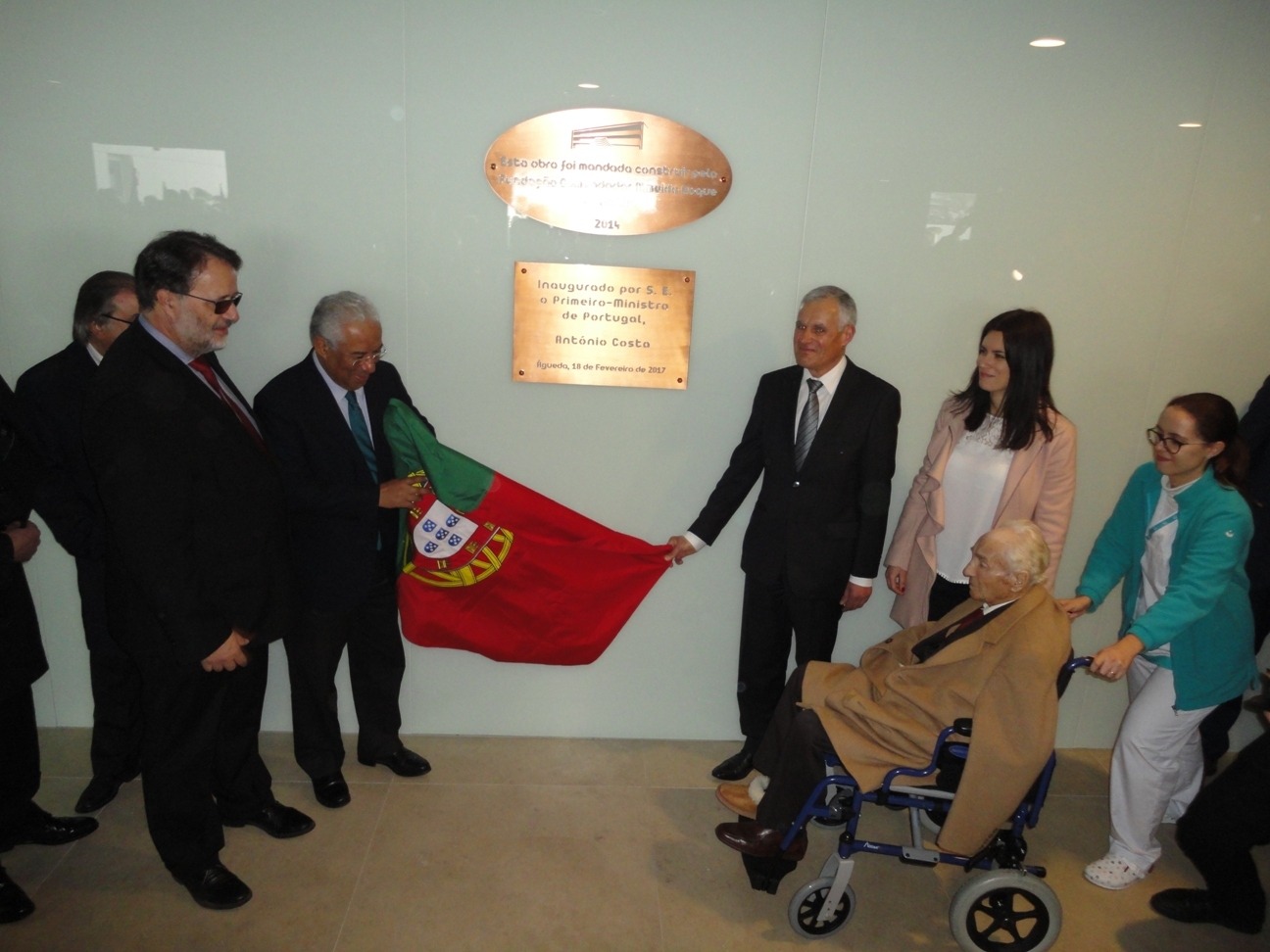 Descerramento da placa na Fund. C. Almeida Roque e Família