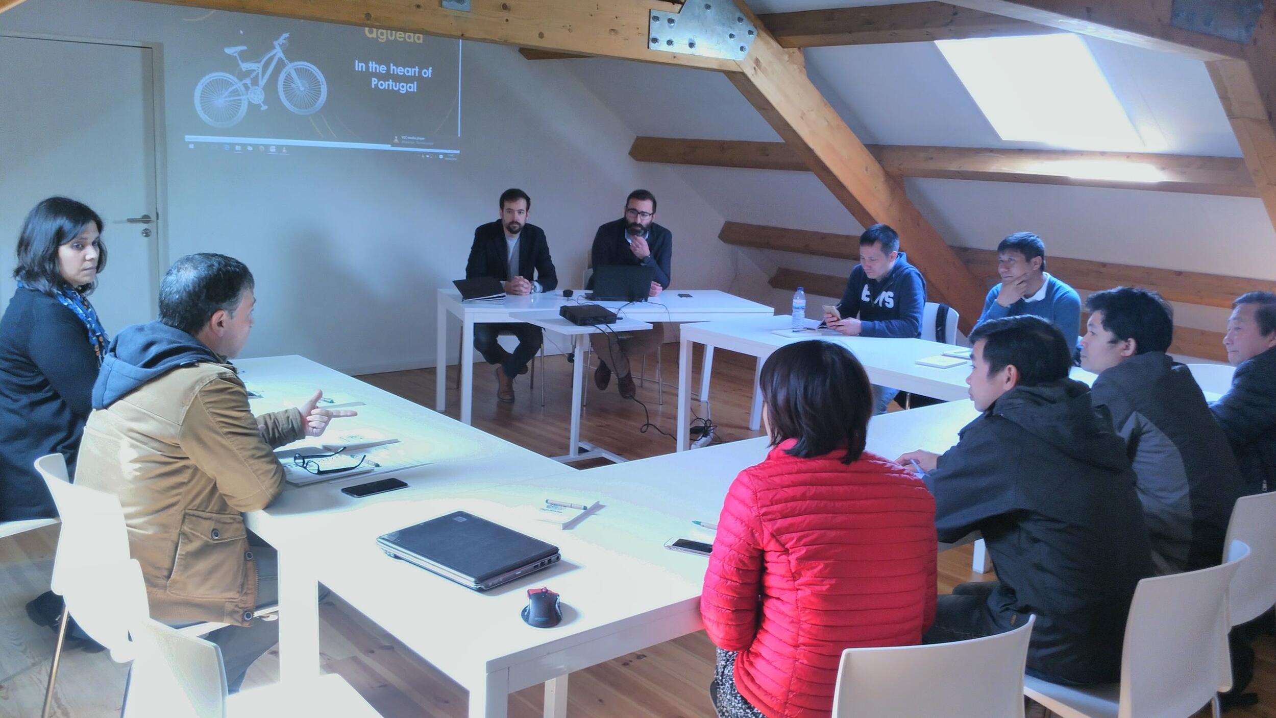 Comitiva Vietnamita visita Incubadora de Empresas de &Aacute;gueda 01